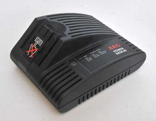 AEG Milwaukee Power base 60 lader