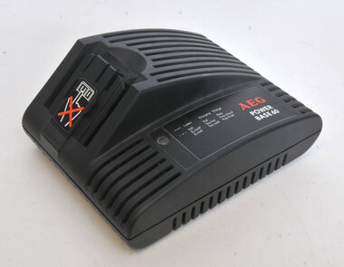 AEG Milwaukee Power base 60 lader